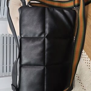 New shoulder bag with crossbody strap